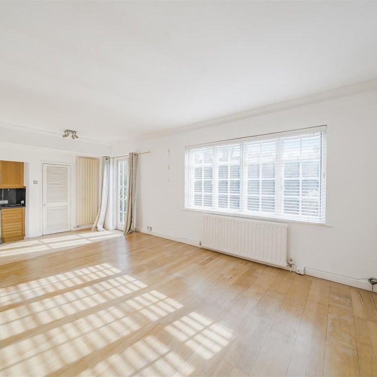 Brookland Close Hampstead Garden Suburb NW11 - Photo 1