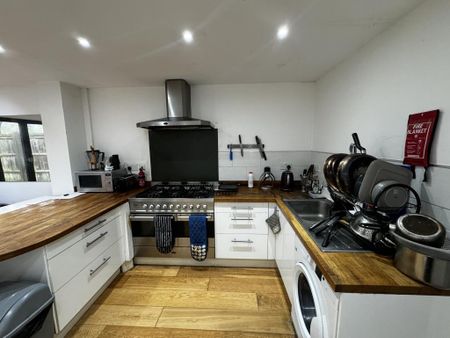 1 bedroom in a house share to rent - Photo 4