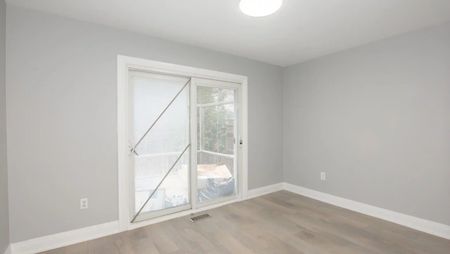 $2,350 / 3 br / 1 ba / 980 sqft 3BR Duplex in Hamilton - Photo 2