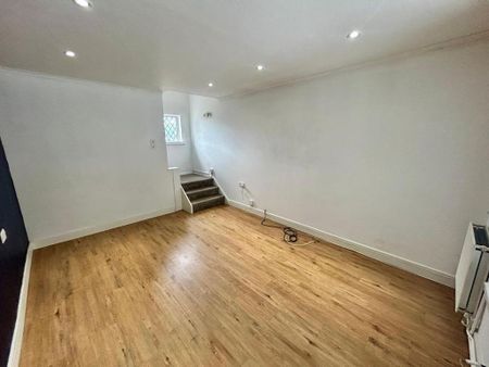 2 bedroom semi-detached house to rent - Photo 5