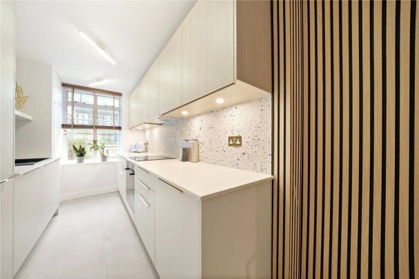 3 bedroom flat in Gloucester Place - Photo 1