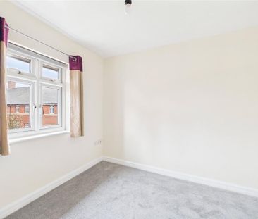 4 bedroom end of terrace house to rent - Photo 3