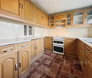 3 bedroom end of terrace house to rent - Photo 3