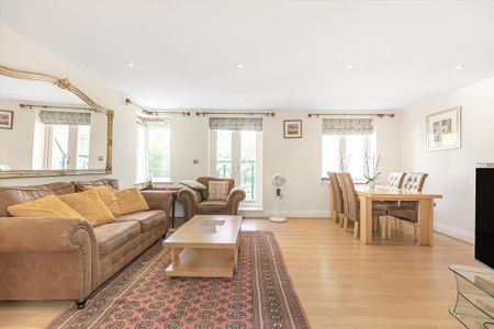 3 bedroom flat to rent - Photo 2