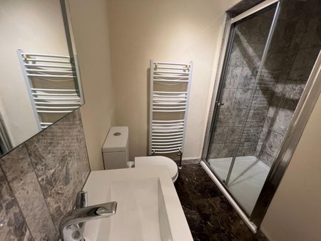 3 bedroom House To Let - Photo 3