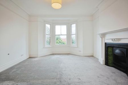 3 bedroom flat to rent - Photo 4