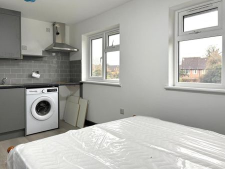 Studio to rent - Photo 2