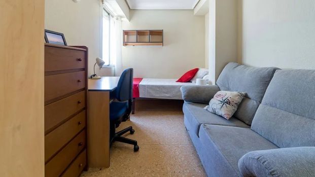 Plaça Honduras, Valencia, Valencian Community 46022 - Photo 1