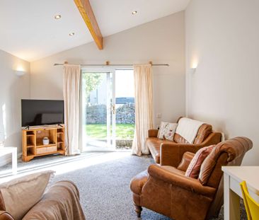 Complete with stylish loft conversion - Photo 2