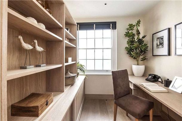 An exceptionally presented townhouse in a quiet Belgravia mews - Photo 1