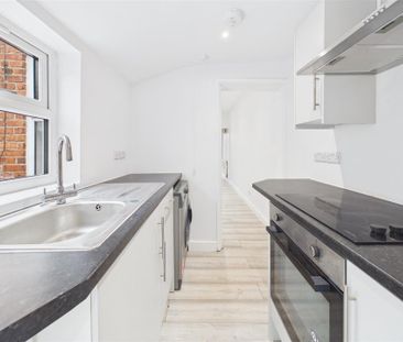 3 bedroom Terraced House to rent - Photo 4