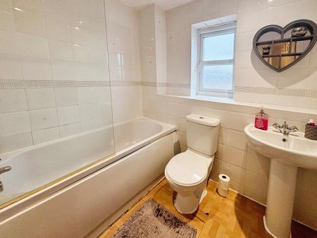 2 bedroom flat to rent - Photo 2