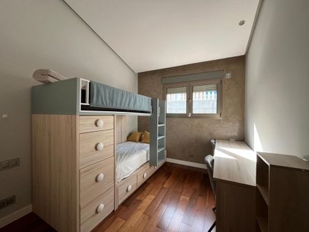 2 room luxury penthouse for rent in Valencia - Photo 3