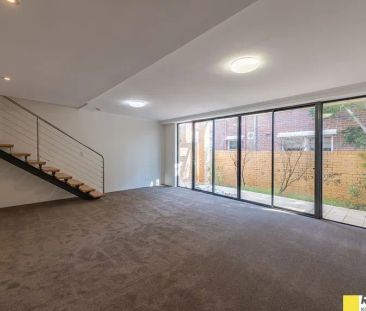 Modern split level 3 Bedroom Town house - Photo 1