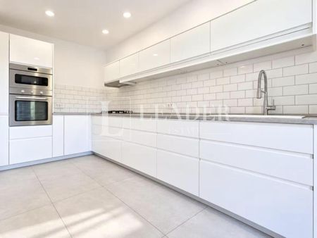 Villa with a Private Garden in a Residential Community with Swimming Pools - Photo 2