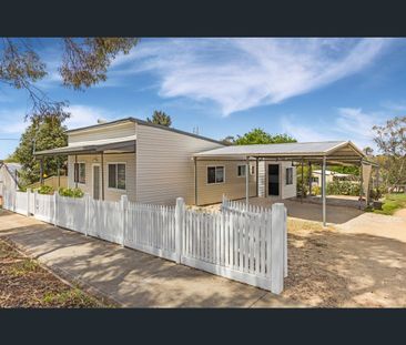 12 Thompson Street, Long Gully, Vic 3550 - Photo 2