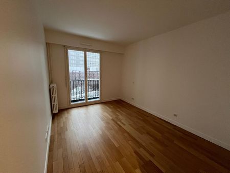 location Appartement T4 DE 107m² À PARIS 15 - Photo 2