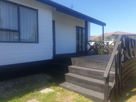 Property Management37 Childers Rd, Ranui - House for Rent - Photo 5