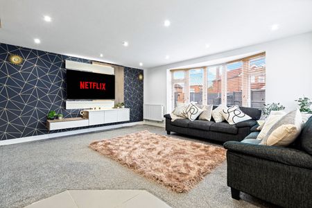 3 Bed Detached House, The Glade, LE3 - Photo 2