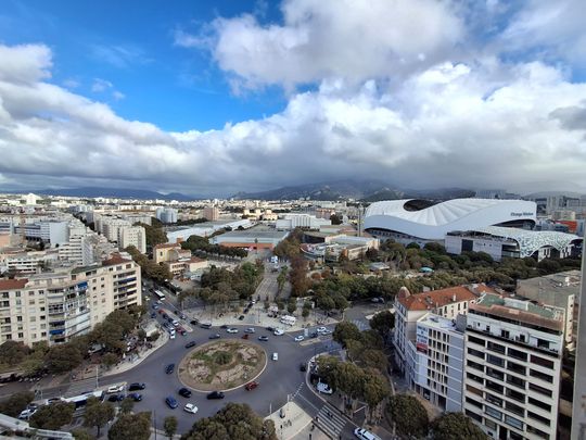 Appartement 2 pièces 42m2 MARSEILLE 8EME 905 euros - Photo 1