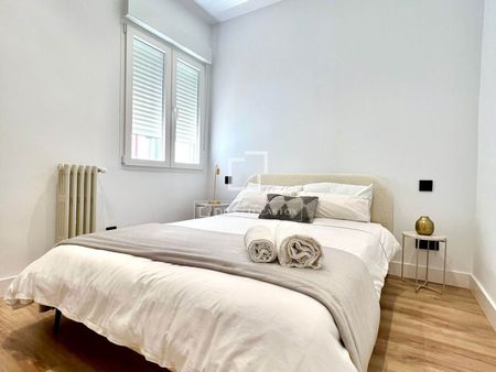 Excellent 3 Bedroom apartment with 10m² terrace for rent in Arapiles, Madrid - Photo 3