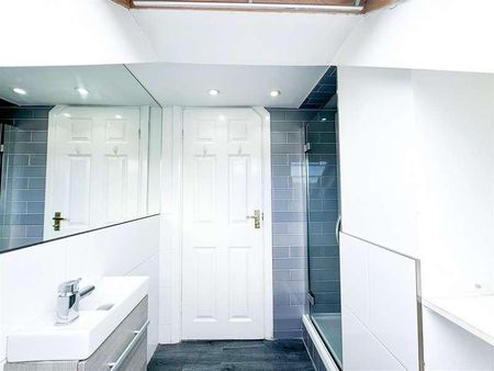 Kingsley Place, Heaton, NE6 - Photo 2