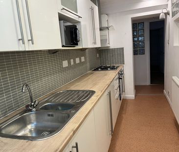 2 Bed Flat, Clarence Square, BN1 - Photo 5