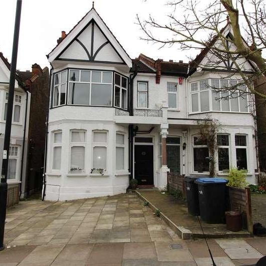 Fox Lane, Palmers Green, London, N13 - Photo 1