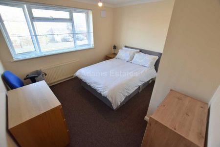 5 bedroom semi-detached house to rent - Photo 5