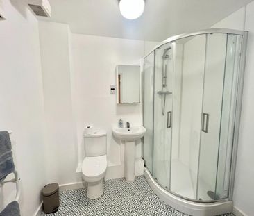 2 bedroom Flat To Let - Photo 6