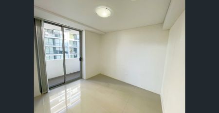 3 Bedroom in Mascot - Photo 2