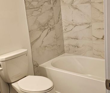 For Lease - 27 Lyall Stokes Circle, East Gwillimbury, Ontario - Photo 3