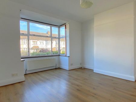 3 bedroom House To Let - Photo 2