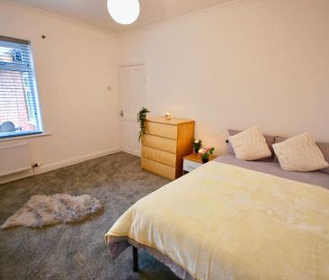 4 bedroom terraced house to rent - Photo 3