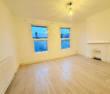 4 Bed Terraced House, Huxley Road, E10 - Photo 2