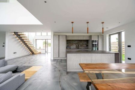 A stunning property, designed and presented to an exceptional standard. With modern finishes and décor, the large spacious rooms and well thought out design mak - Photo 4