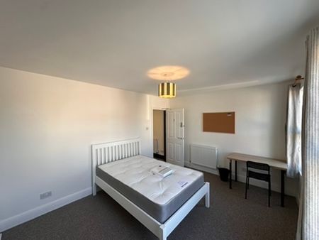 4 bedroom house - Photo 2