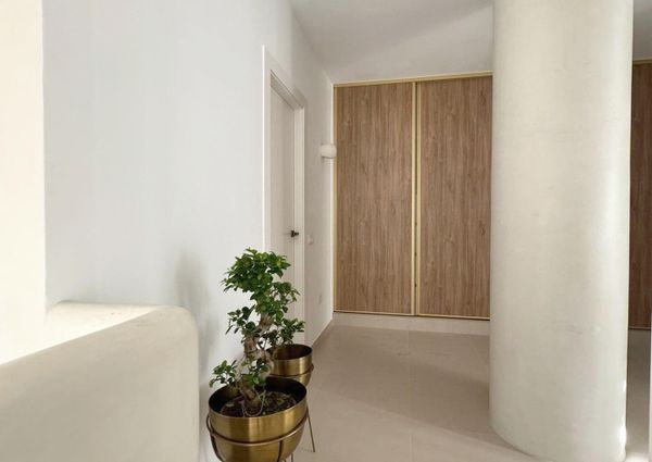 LARGE DETACHED VILLA WITH PRIVATE POOL AND GARDEN