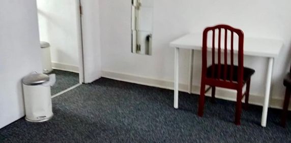 Room in a Shared Flat, Camden Road, NW1 - Photo 2