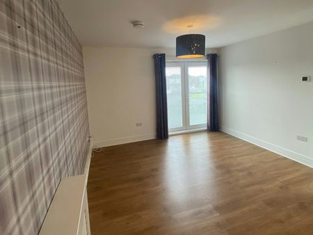 Flat to rent on - Photo 2