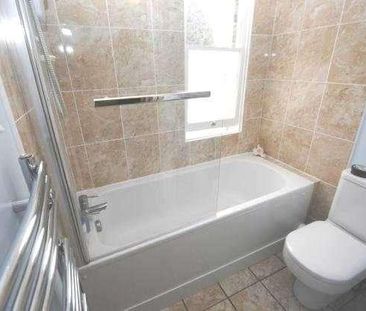 Leigh On Sea, SS9 - Photo 5