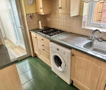 2 bedroom semi-detached bungalow to rent - Photo 4