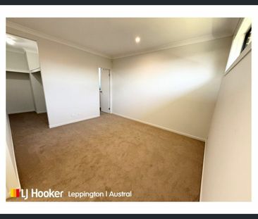 FRESH, MODERN & MOVE IN READY - Photo 3