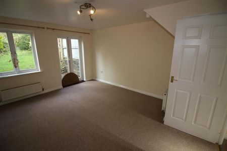 2 bedroom end of terrace house to rent - Photo 2
