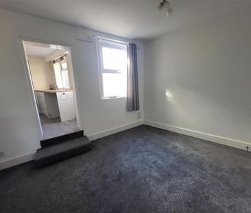 2 bedroom end of terrace house to rent - Photo 6