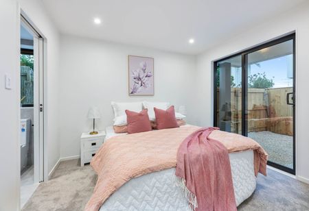 Exceptionally designed home at Takapuna - Photo 2