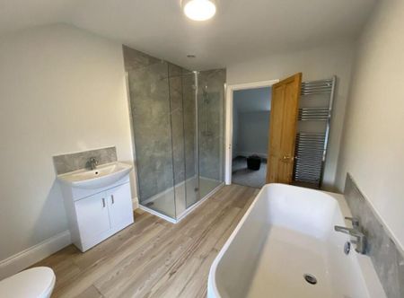 4 bedroom detached house to rent - Photo 5