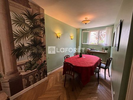 Apartment - Photo 2