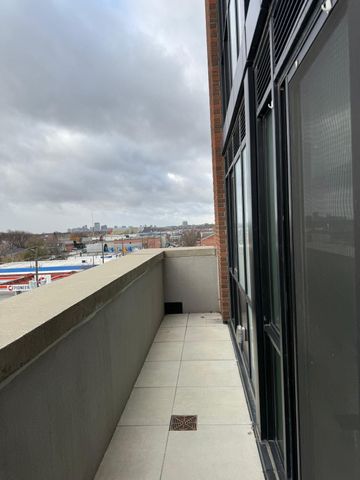 For Lease - 2300 St Clair Avenue Unit# 4, Toronto, Ontario - Photo 4