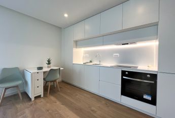 Apartamento T1 para Arrendamento com Varanda e Lugar de Estacionamento em Paranhos